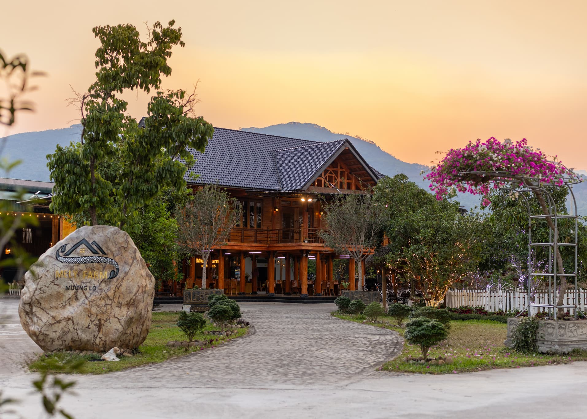 Nhà Sàn Gỗ