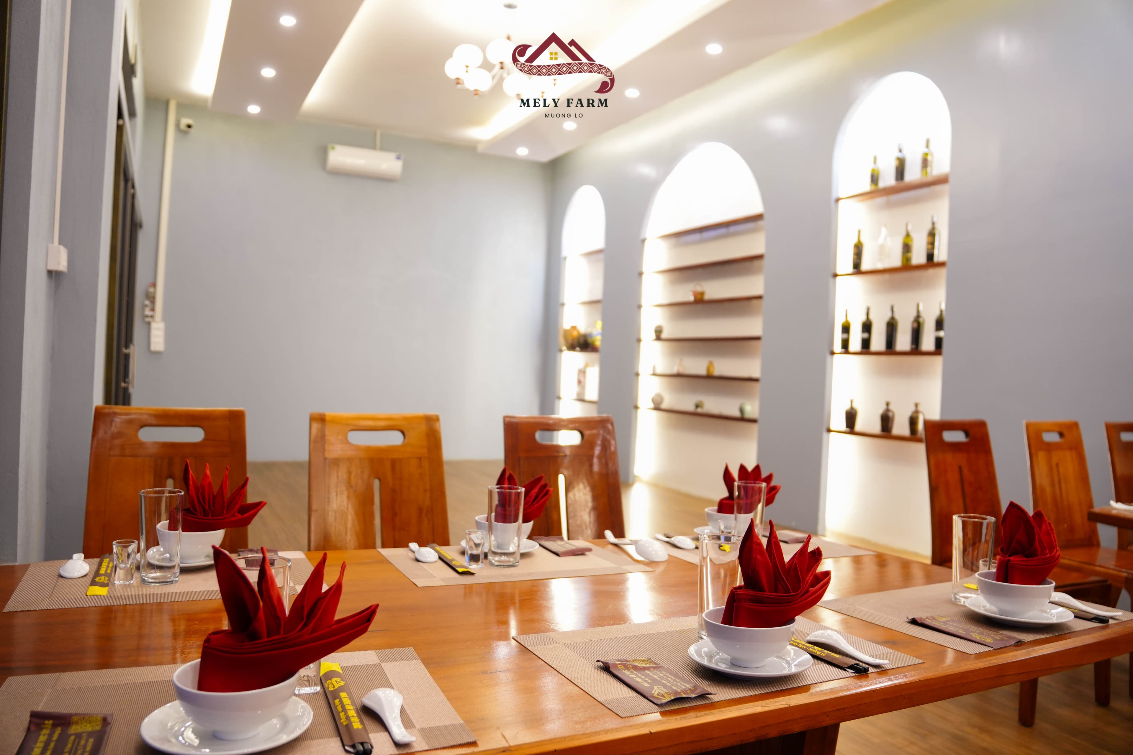 Không gian nhà hàng 1