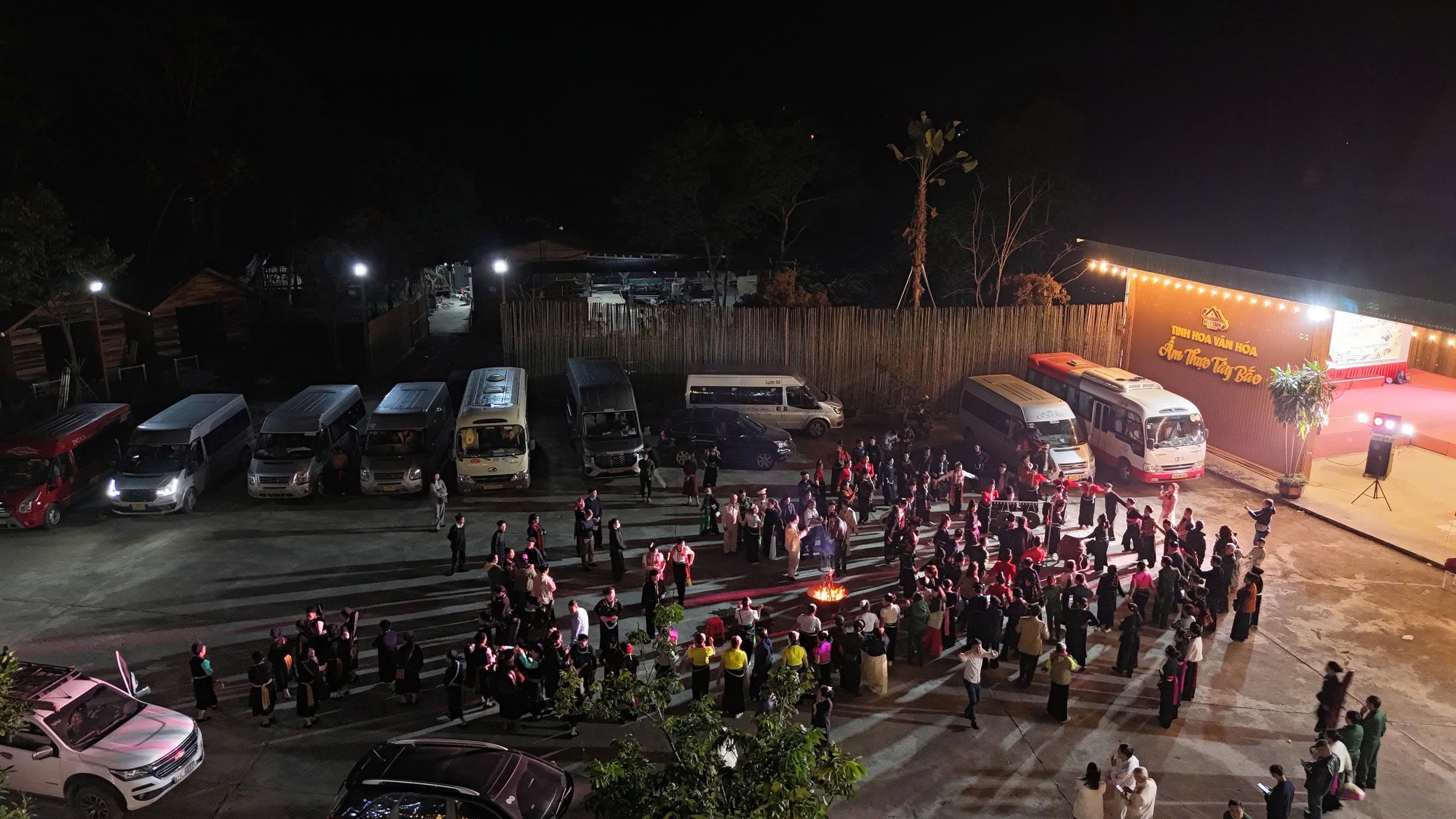 Bình minh trên núi